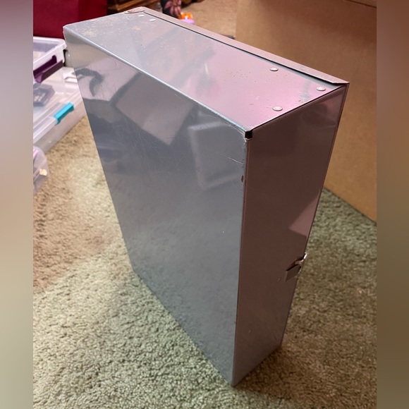 Vintage Gilbert Microscope and Lab Set with Vintage Metal Box - Picture 4 of 8